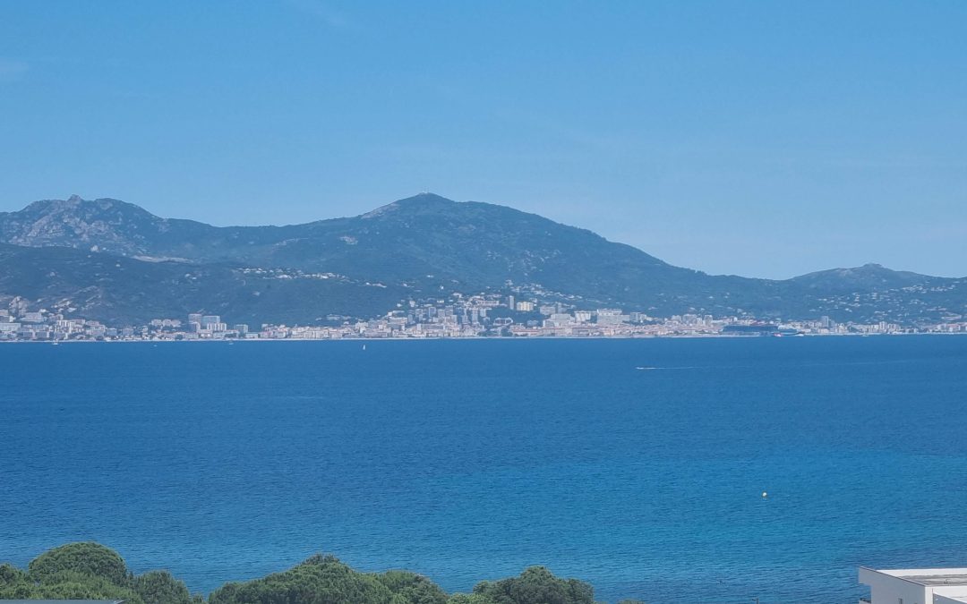 vue de la baie d'Ajaccio depuis la terrasse